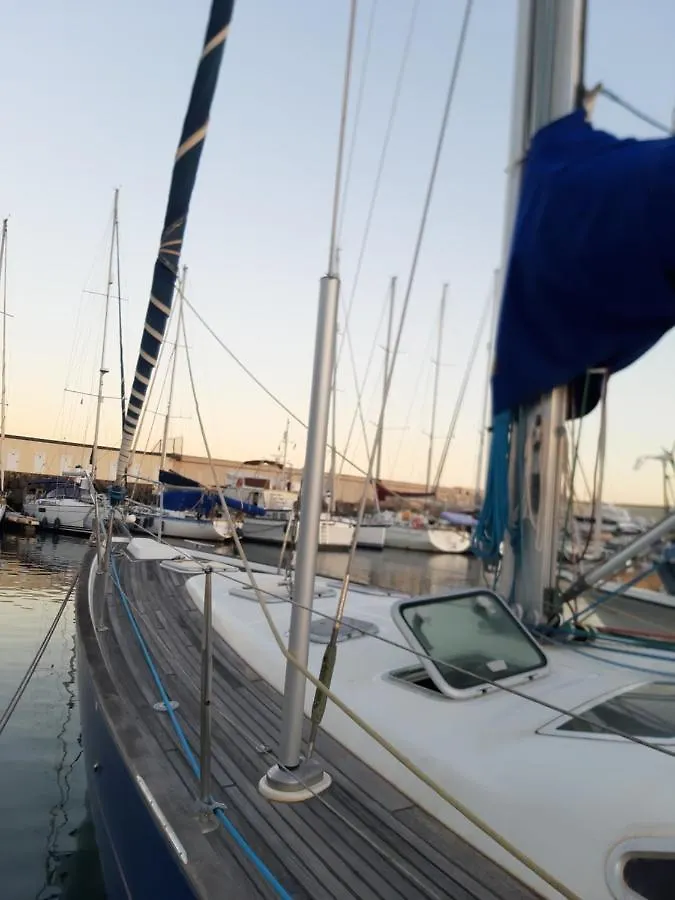 Erima Hotel Puerto Calero Botel
