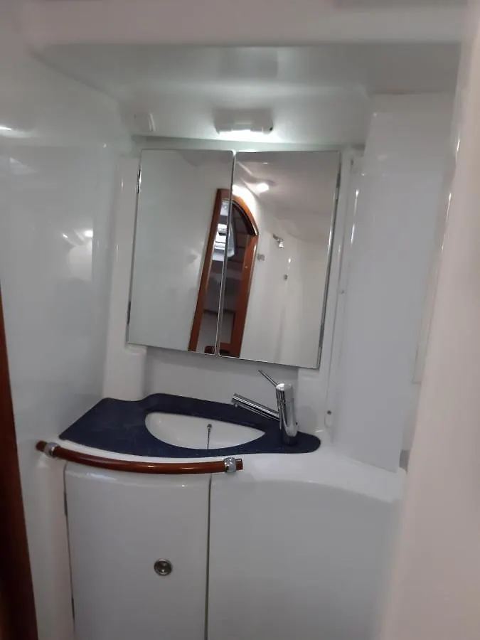 Botel Erima Hotel Puerto Calero