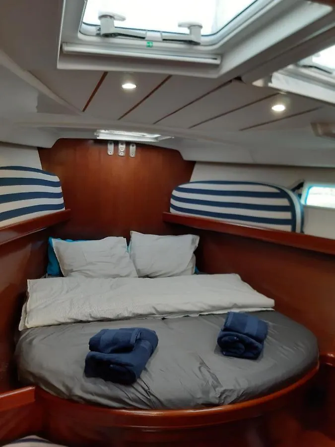 Botel Erima Hotel Puerto Calero